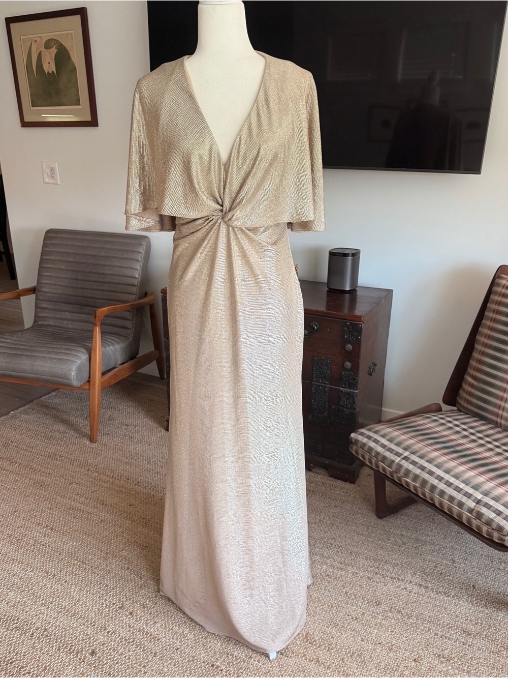 Lauren Ralph Lauren women’s champagne gold metallic S4 gown